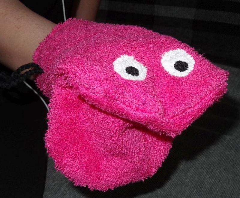  - pink farbenes Monster als Waschhandschuh (Waschlappen) 