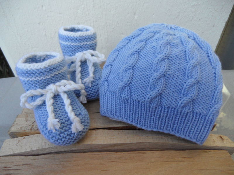  - Babyset in hellblau für Jungen, handgestrickt aus Wolle (Merino)