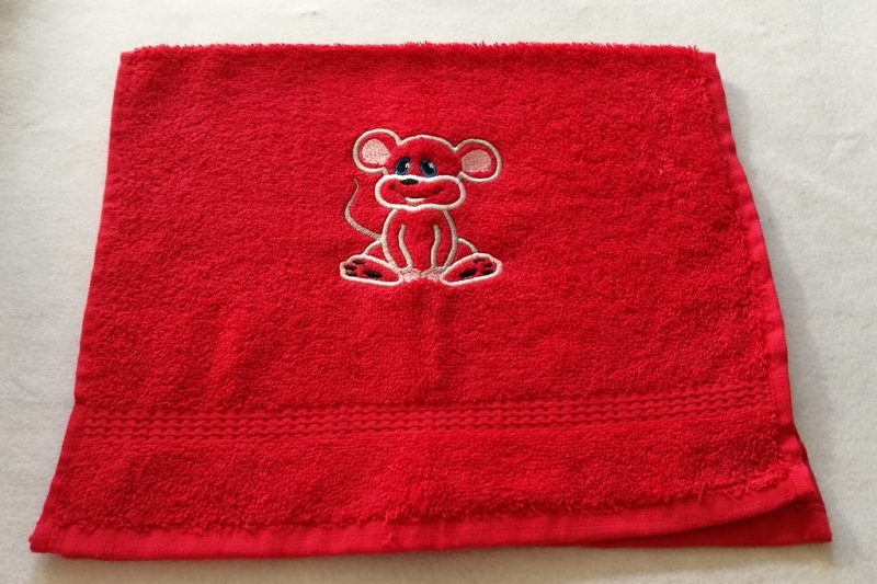  -   kuschelweiches Handtuch  bestickt mit kleinen Tieren, Blickfang für jedes Bad, reine Baumwolle,rot mit einer Maus