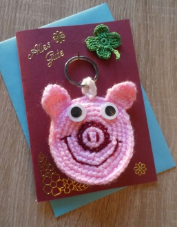 Schlüsselanhänger/Taschenanhänger Glücksschweinchen mit Grußkarte 