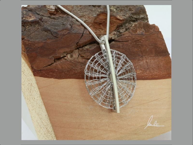 Anhänger Klöppelschmuck und Spinnweben in Silber und Edelstahl in Handarbeit hergestellt 