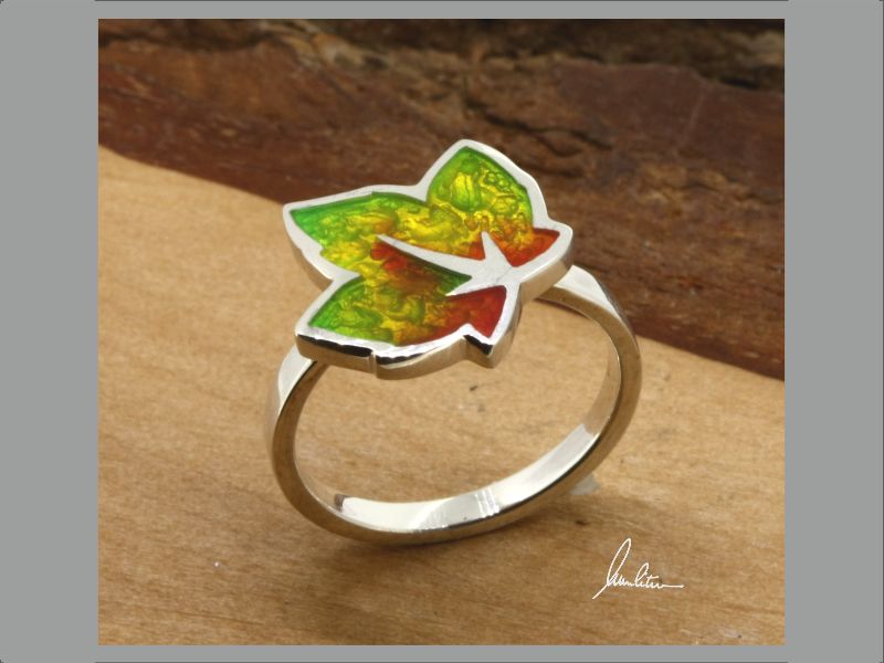 Ring kleines buntes Blatt , Herbstblatt, in Handarbeit hergestellt mit strukturiertem Silber ein bunter Blätterwirbel  