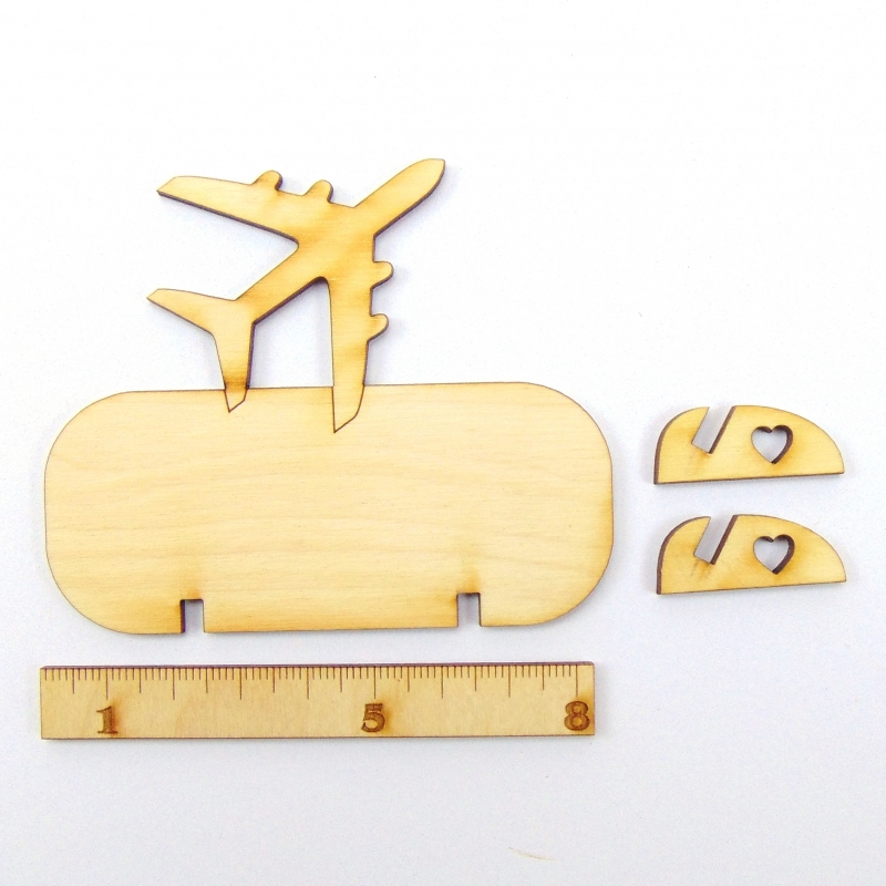 Tischkarte mit Düsen Flugzeug, Platzkarte Namensschild für Festtafel aus  Holz, für echte Piloten