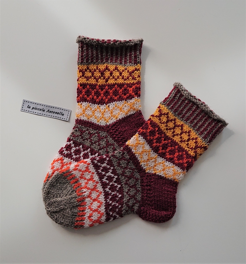 Handgestrickte bunte Wollsocken, Kindersocken, Gr. 24/25 , Fairisle Socken,  in schönen Herbst Farben, Handmade by la piccola Antonella