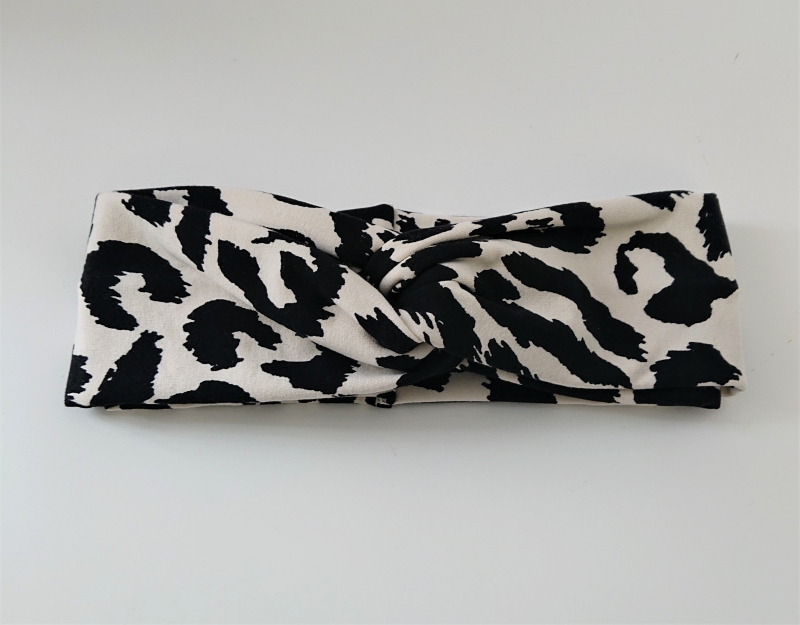 Stirnband genäht aus Baumwolle mit Animal Print , doppelläufig mit Twist in  schwarz / weiß , Handmade by la piccola Antonella