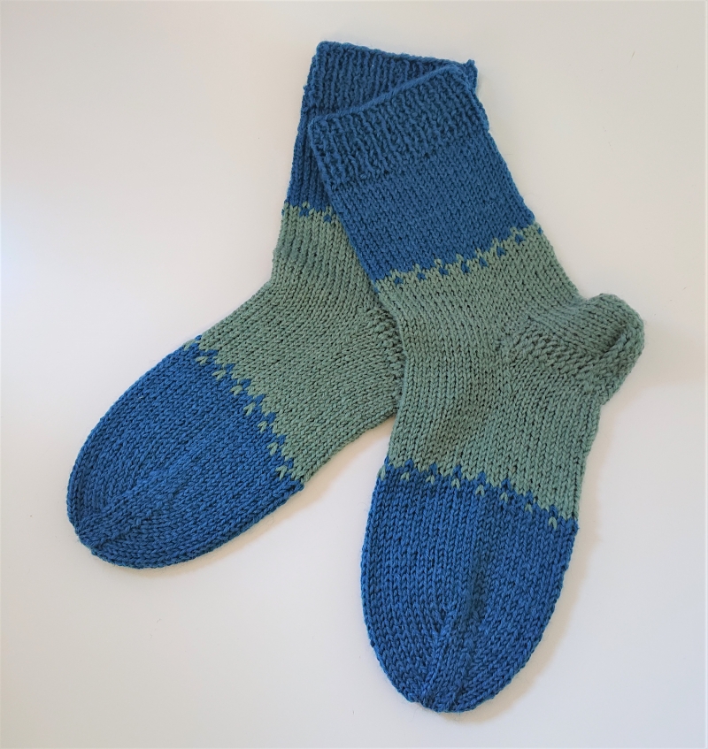 Gestrickte bunte dicke Socken aus 6-fach Sockenwolle in blau grün - Gr.  38/39 , handgestrickt von la piccola Antonella