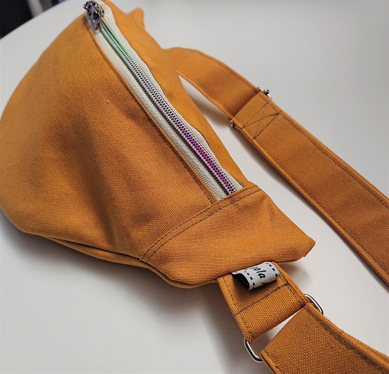  - Bauchtasche in uni gelb mit bunten Reißverschluß, tragbar auch als Crossbag, Umhängetasche, handmade by la piccola Antonella