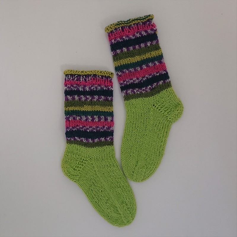 Gestrickte dickere Socken für Kinder, Gr. 28/29 aus 6 fach Sockenwolle,  Wollsocken, Kuschelsocken, handgestrickt von la piccola Antonella