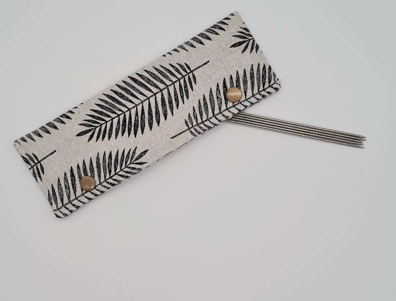  - Stricknadelgarage , Stricknadeltasche Silberglanz, Aufbewahrung für Nadelspiel 15 cm, handmade la piccola Antonella  