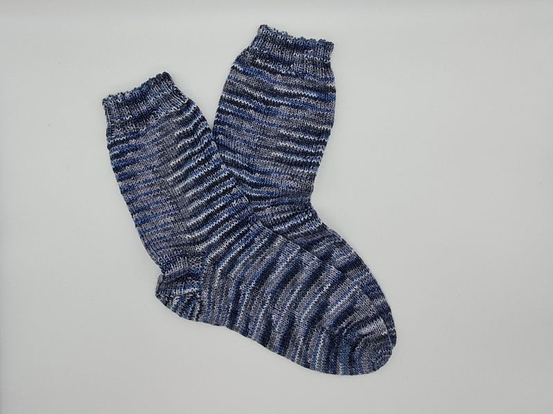 Gestrickte Socken in blau grau, Gr. 38/39, Stricksocken, Kuschelsocken,  handgestrickt, la piccola Antonella