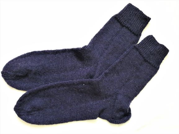  - Wollsocken in Größe 40/41 handgestrickt dunkelviolette  für Frauen und Männer