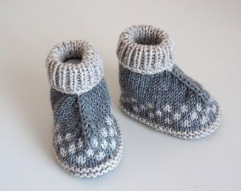  - grau beige Babyschuhe, Hüttenschuhe, aus Wolle, von Hand gestrickt, Größe 3-6 Monate, für Jungen und für Mädchen