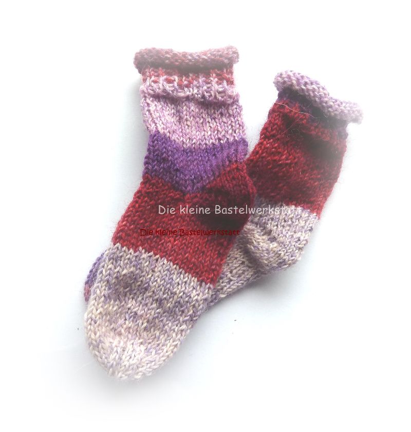 Baby-Socken Gr. 17/18, Babysocken gestrickt Größe 74/80 rot lila rosa  Farbverlauf
