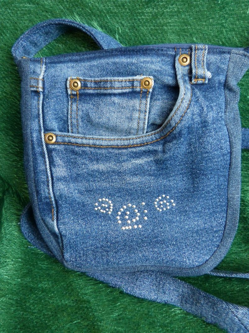 Kleine Umhängetasche mit Reißverschluss blauer Jeans Upcycling