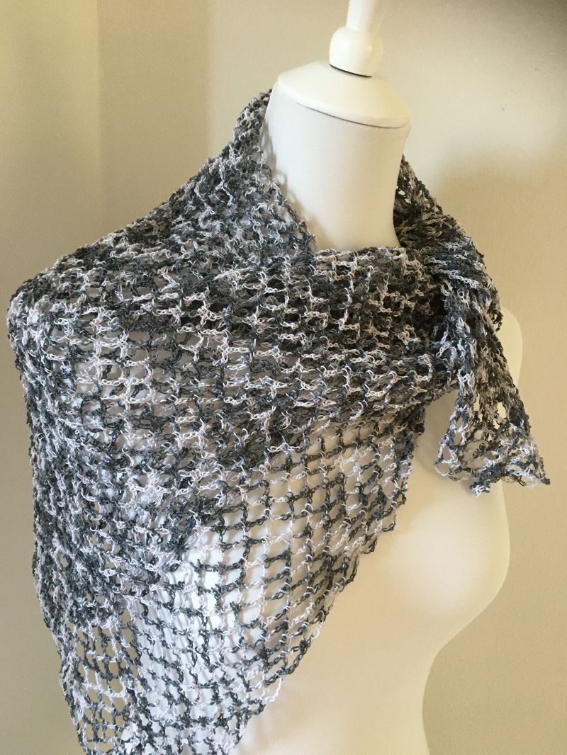  - Ein Retro - Schal gehäkel  in schwarz weiß unbedingt jetzt zugreifen aus 100% Baumwolle