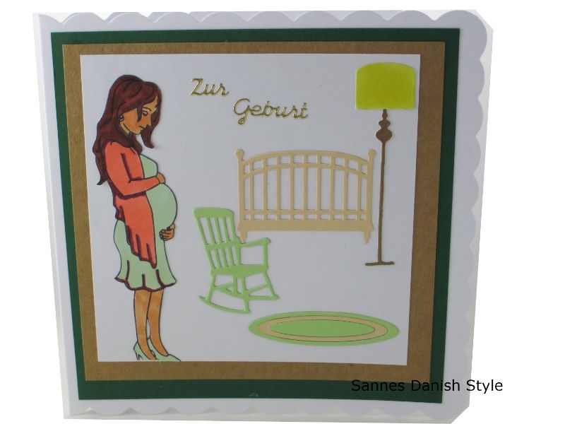 Grußkarte zur Geburt, Doppelkarte mit schwangere Frau, Kinderbett und  Lampe, Glückwunschkarte Schwangerschaft. Die Karte ist ca. 15 x 15 cm