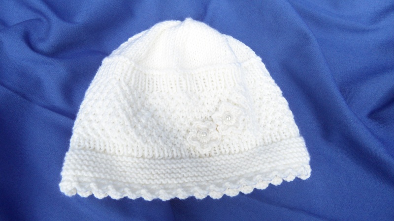  - Babymütze Taufmütze handgestrickt aus Wolle (Merino) in weiß