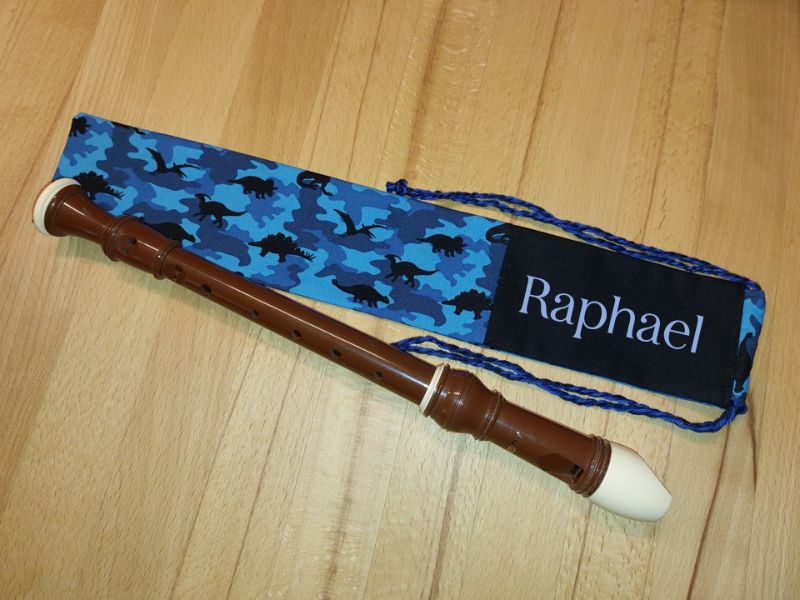  - Flötentasche mit Namen, Flötenbeutel - Dinos blau schwarz  (mit optionalen Zubehörfach / Futter / Halsband)