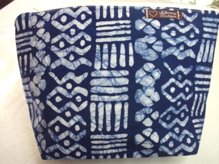  - Größere Tasche genäht aus typisch afrikanischem Batikstoff in Blau und Weiß kaufen