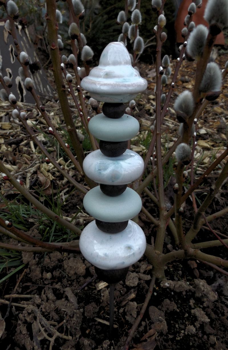  - Kleine Mini Stele aus Keramik Höhe ca 20 cm Deko für Blumentopf, Blumenschale, Beet...