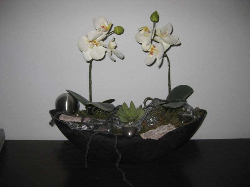 Tischdeko Schale grau schwarz natur Orchideen Sukkulente Werkstück Frühling  Frühjahr modern 40 cm Tischgesteck