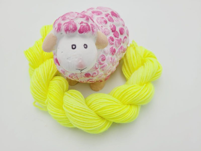 ❤ Handgefärbte Sockenwolle Mini Merino ❤ 20g  neon Gelb 