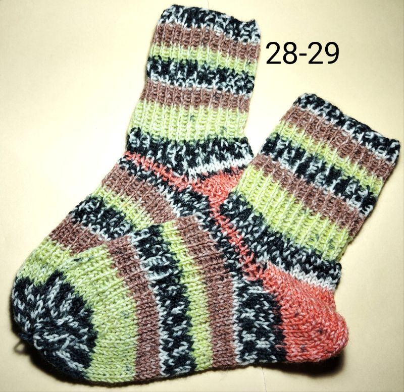  - handgestrickte Socken, Größe 28-29 ,   1 Paar grün-braun-schwarz gestreift, Sockenwolle 