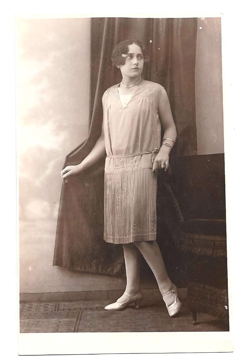 Alte Foto Postkarte â˜† FRAU MIT CHARLESTON KLEIDâ˜† elegante schöne Frau aus den 1920er Jahren