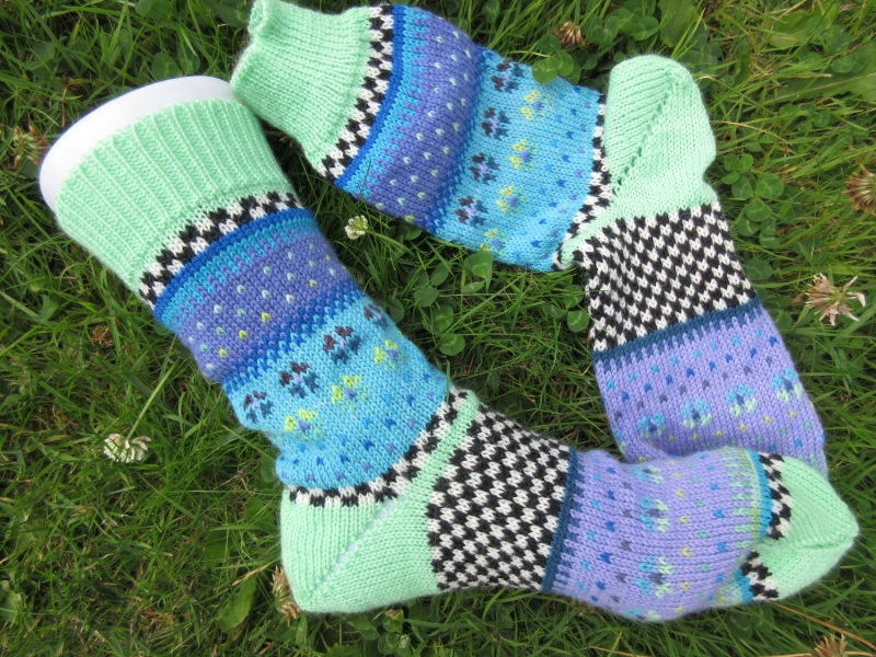  - Bunte Socken Gr. 39/40 - gestrickte Socken in nordischen Fair Isle Mustern