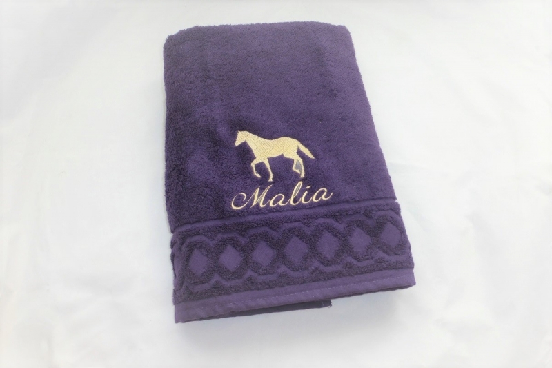 tolles Handtuch bestickt mit Name und Pferd, perfektes Geschenk für Geburt,  Taufe, Geburtstag, personalisiert, von Dieda