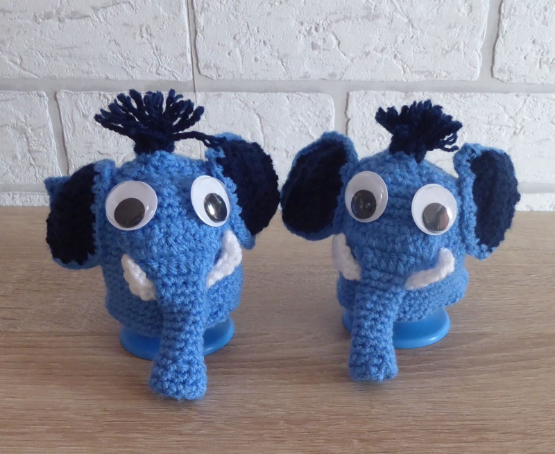  - 2 gehäkelte Eierwärmer - Elefanten mit Eierbecher - blau