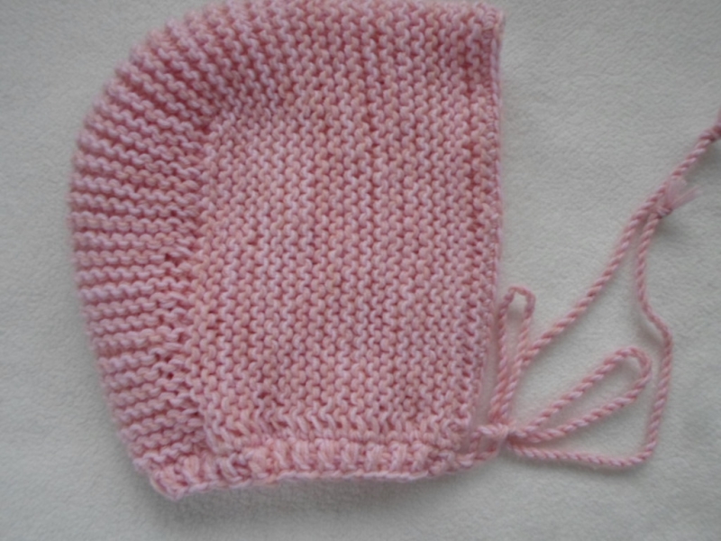  - Babymütze in Haubenform in der Farbe rosamelange für Babys und Kinder bis 3 Jahren kraus rechts handgestrickt