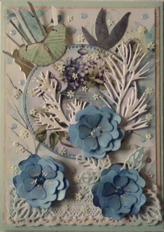  - Selbstgestaltete Potpourri-Karte mit blauen Blüten 