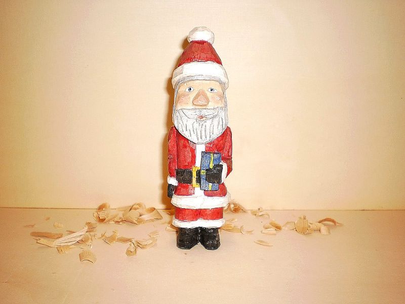  - Weihnachtsmann, hand geschnitzt und bemalt aus Lindenholz