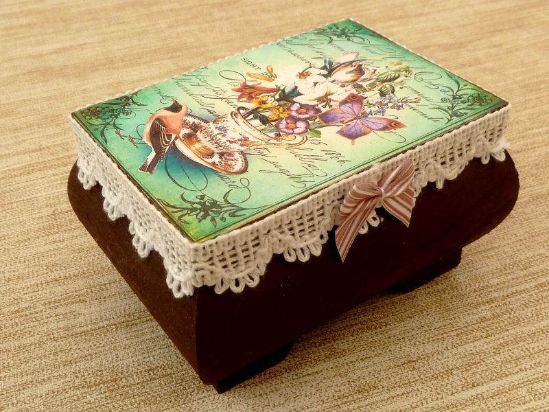 Edles Schmuckkästchen aus Holz mit Blumen Buqet in einer Tasse schöne  Geschenkidee