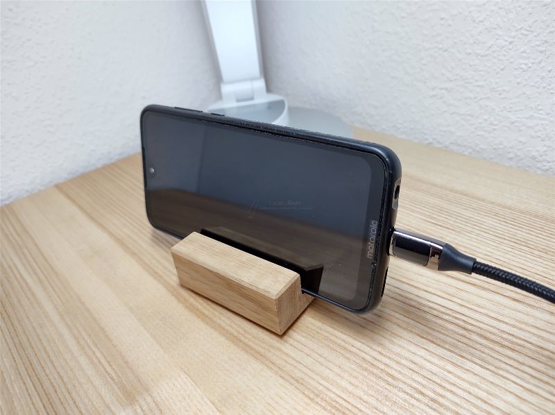  - Smartphonehalterung aus Holz, Smartphonehalter