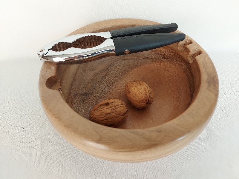 gedrechselte Nuss-Schale aus Holz mit Nussknacker, ohne Nüsse kaufen