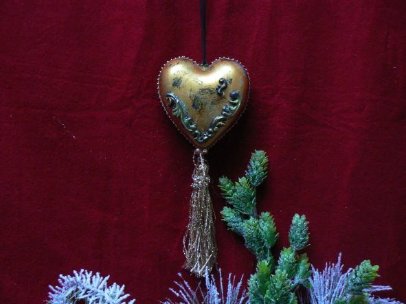  - Deko-Herz Acryl gold-schwarz mit  Barock-Ornamenten und Perlen / Fensteraufhänger 
