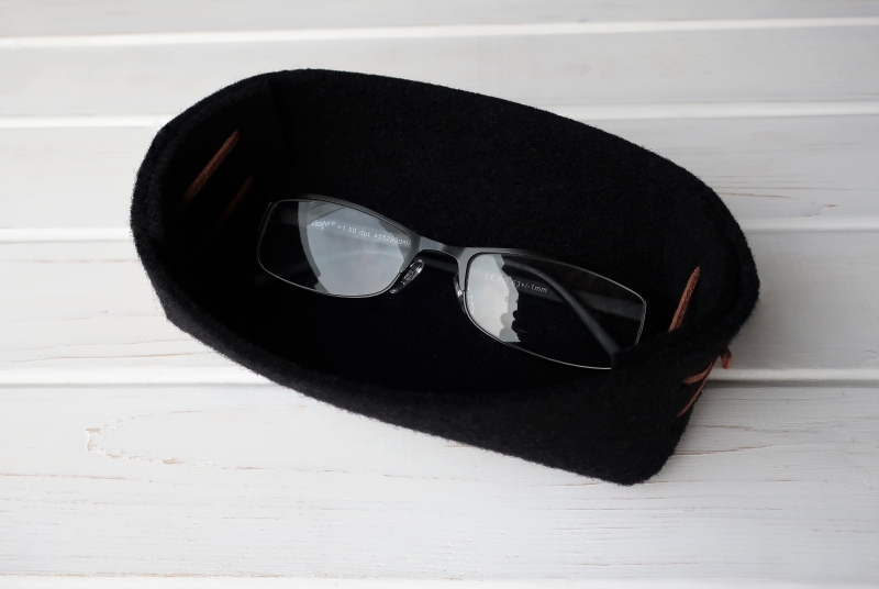 Handgemachtes Filzkörbchen in schwarz ♥ als Brillenablage - schön und  praktisch - sehr gut als Brillenaufbewahrung für sie und ihn