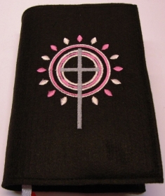 Gotteslobhülle Einband handgefertigt aus 3mm Filz schwarz mit Strahlen und Kreise.in rosa kaufen Geschenke - Handarbeit kaufen