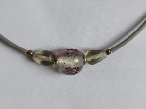 Halskette mit Lampwork-Perle grau