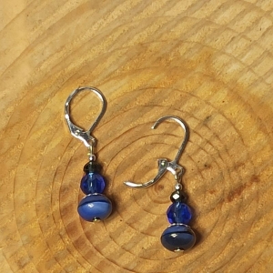 Ohrhänger mit böhmischen Glasperlen in blau