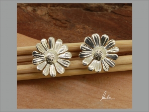 Ohrringe  Handarbeit in Silber kleines Gänseblümchen, kleine Blüte kaufen - Handarbeit kaufen