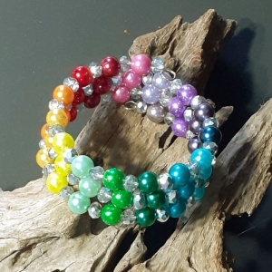 Perlen-Armreifen „Ein Regenbogen aus Perlen“ mit Geschenkverpackung handgearbeitet  Mode-Schmuck - Handarbeit kaufen
