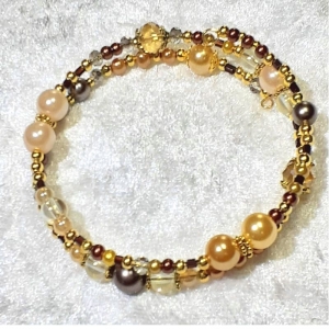 Armreifen Armband mit Geschenkverpackung, zauberhafte Perlenkombination in Gold- und Brauntönen, handgearbeitet - Handarbeit kaufen