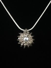 Silberanhänger handgefertigt - Casuarina mit Perle - Unikat