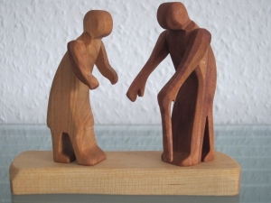 Oma Opa Großeltern Mama Papa Vater Menschen Skulptur Figuren Geschnitzt Holz NEU  - Handarbeit kaufen