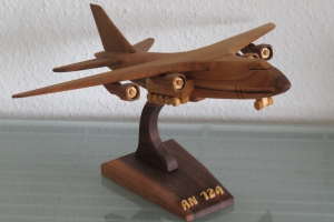 Frachtflugzeug Transportflugzeug Flugzeug Jumbo Jet Modellflugzeug Modell mit Ständer sehr groß  - Handarbeit kaufen