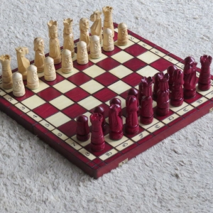 Edles grosses Schach Schachspiel 50 x 50 cm HANDGESCHNITZT NEU Holz rot - Handarbeit kaufen