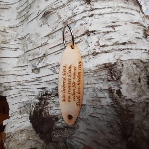 Schlüsselanhänger  ♥ Ein liebendes Herz ♥ aus Holz zum Verschenken  - Handarbeit kaufen